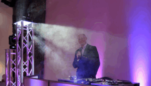 Dj w garniturze